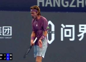 Andrey Rublev a început să sângereze pe teren, după un nou gest reprobabil