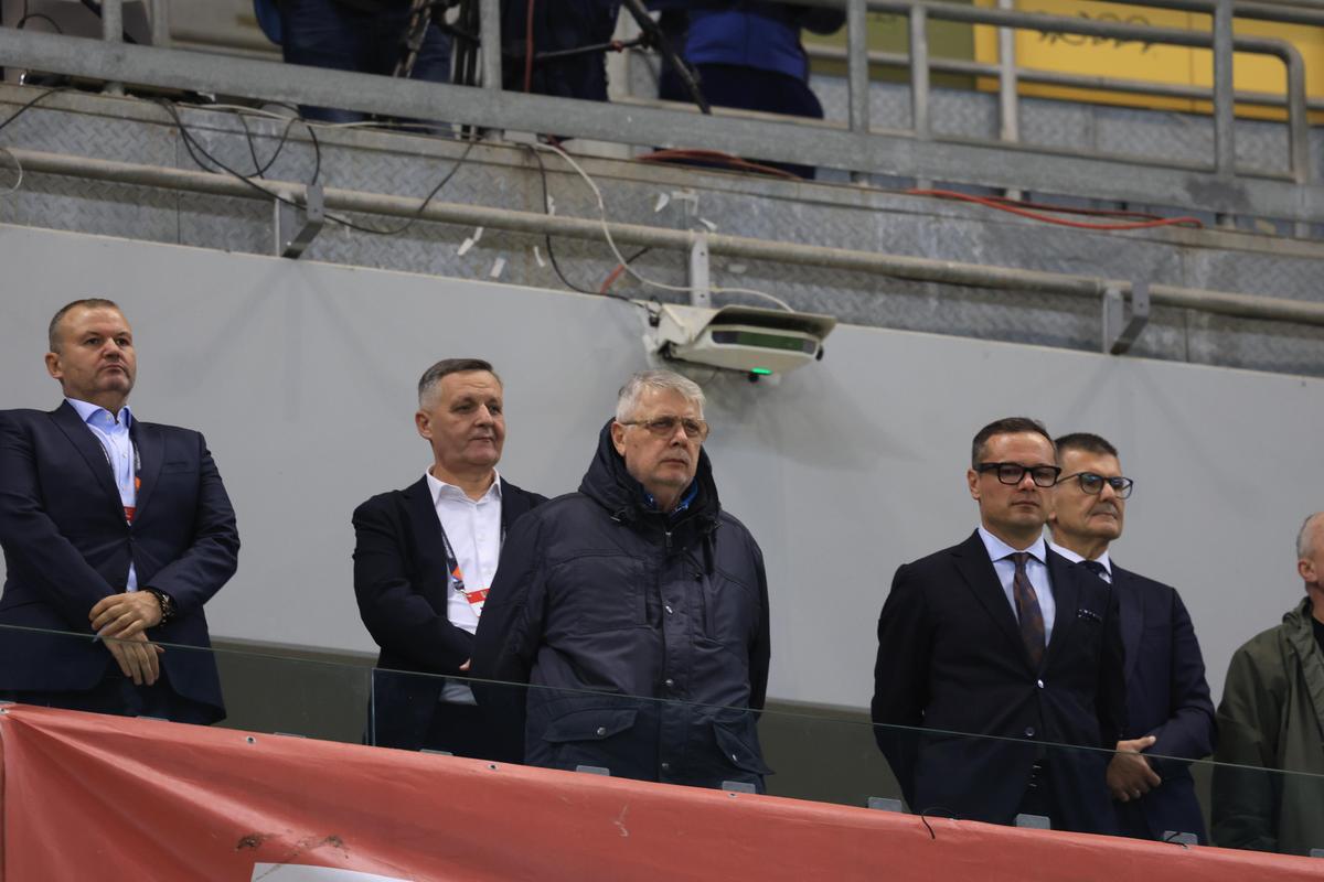 Apariții rare la România - Bosnia, meci cu porțile închise