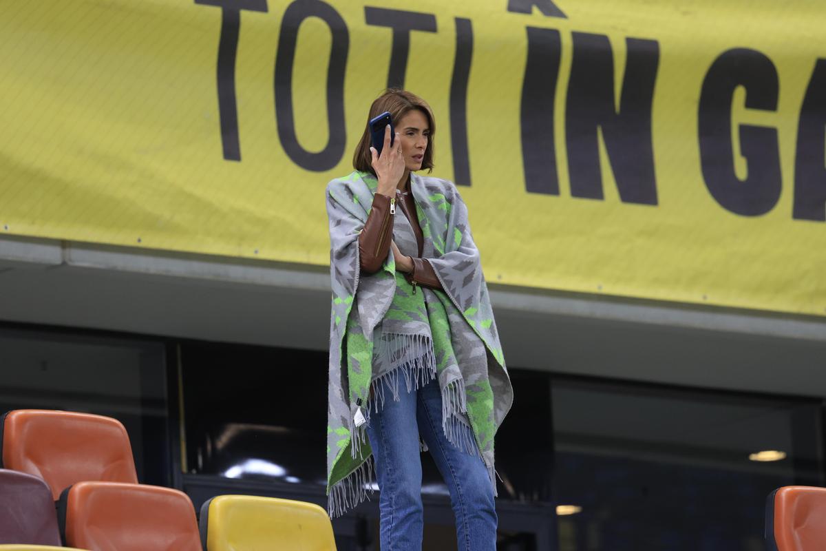De ce au fost fani în tribune la România - Bosnia, deși UEFA a interzis accesul spectatorilor