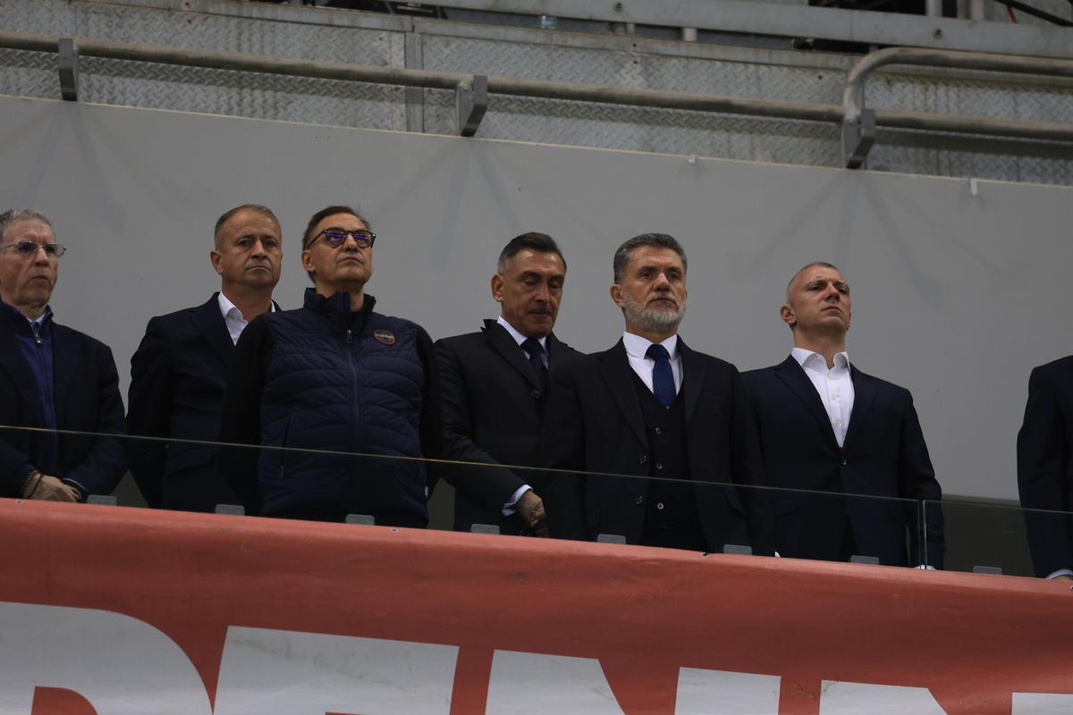 Apariții rare la România - Bosnia, meci cu porțile închise