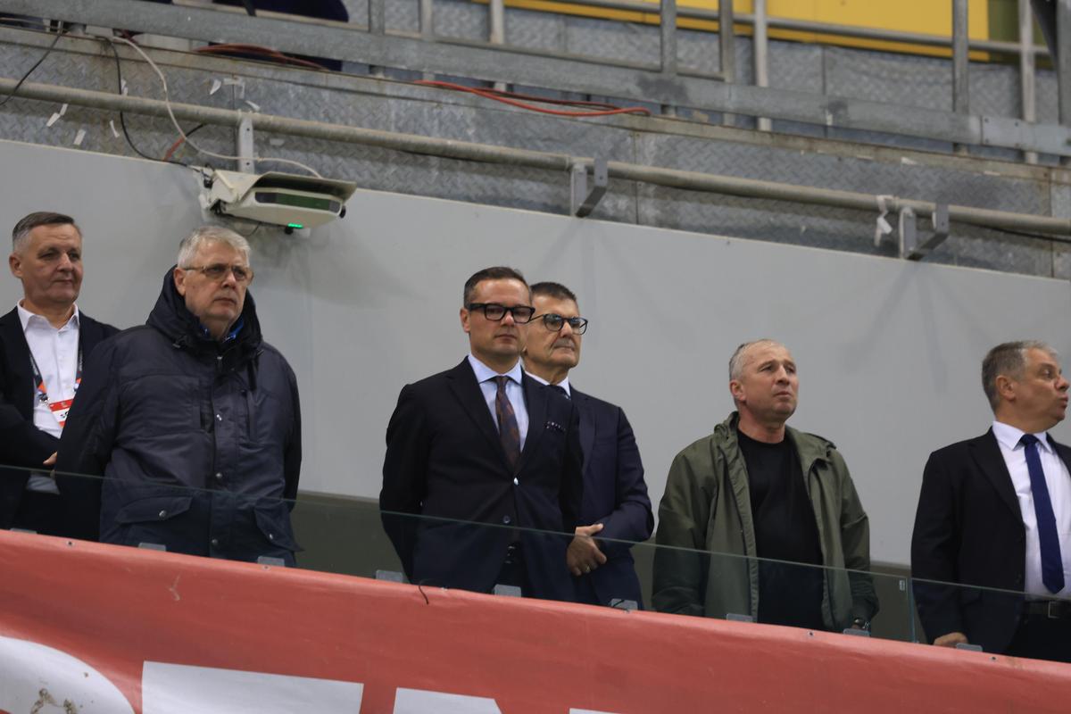 Apariții rare la România - Bosnia, meci cu porțile închise