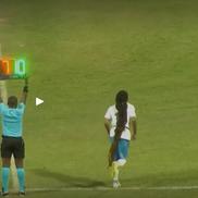 Aedan Scipio (Anguilla) a fost tras de păr de Keon Greene și de Shalon Knight din Antigua și Barbuda, în timpul unui meci din Liga Națiunilor CONCACAF