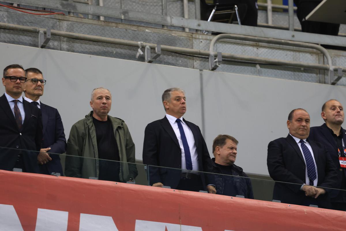 Apariții rare la România - Bosnia, meci cu porțile închise