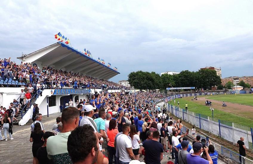 Așa arată stadionul Corvinului Hunedoara înainte de demolare // foto: facebook @FC Corvinul 1921 Hunedoara