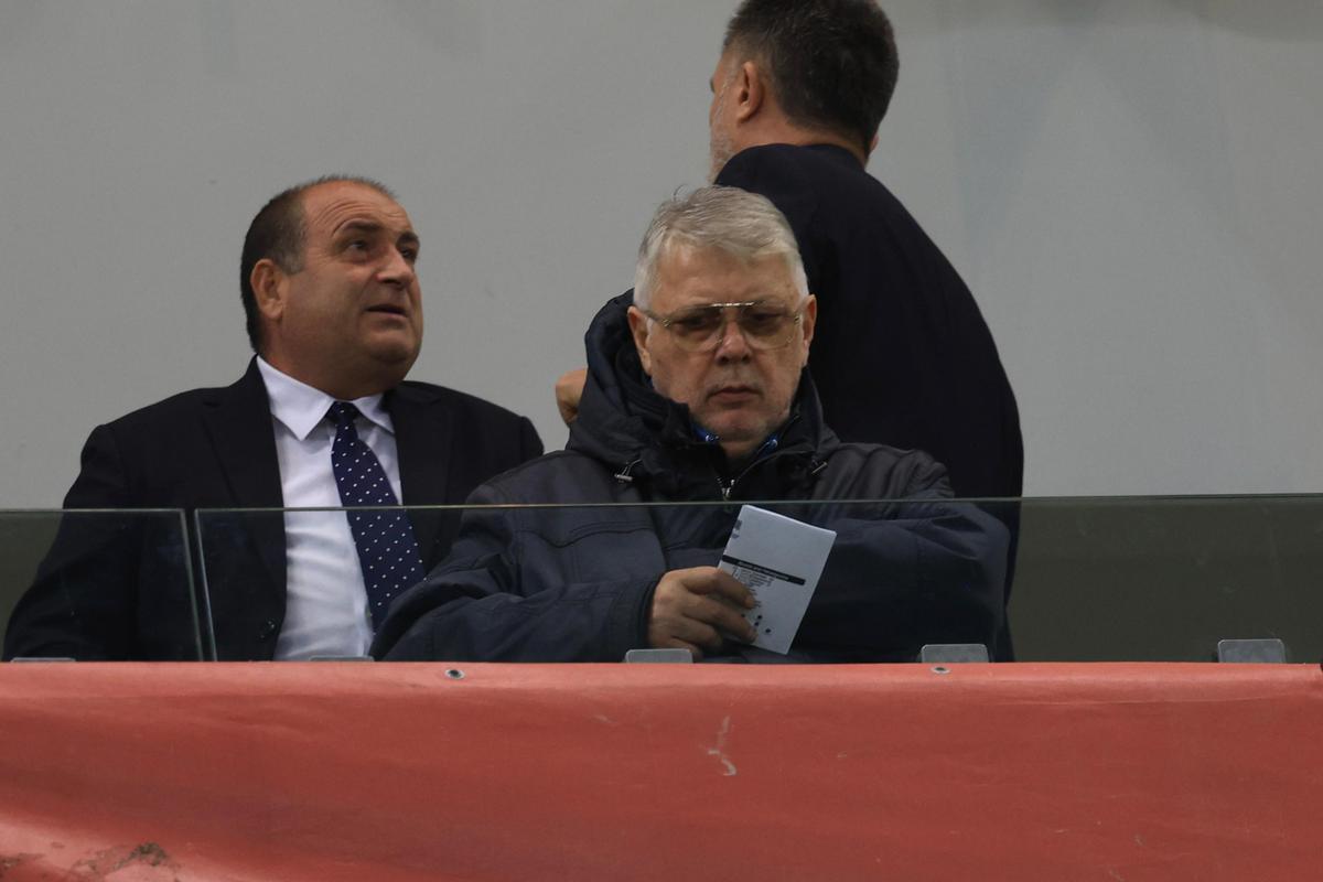 De ce au fost fani în tribune la România - Bosnia, deși UEFA a interzis accesul spectatorilor