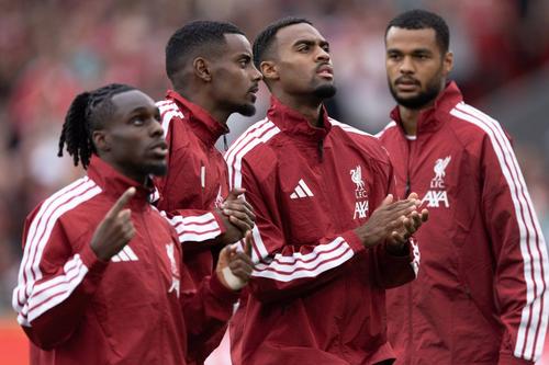 Alexander Isak (al doilea de la stânga la dreapta) și Cody Gakpo (ultimul din dreapta), accidentații lui Liverpool în Liga Națiunilor // foto: imago images