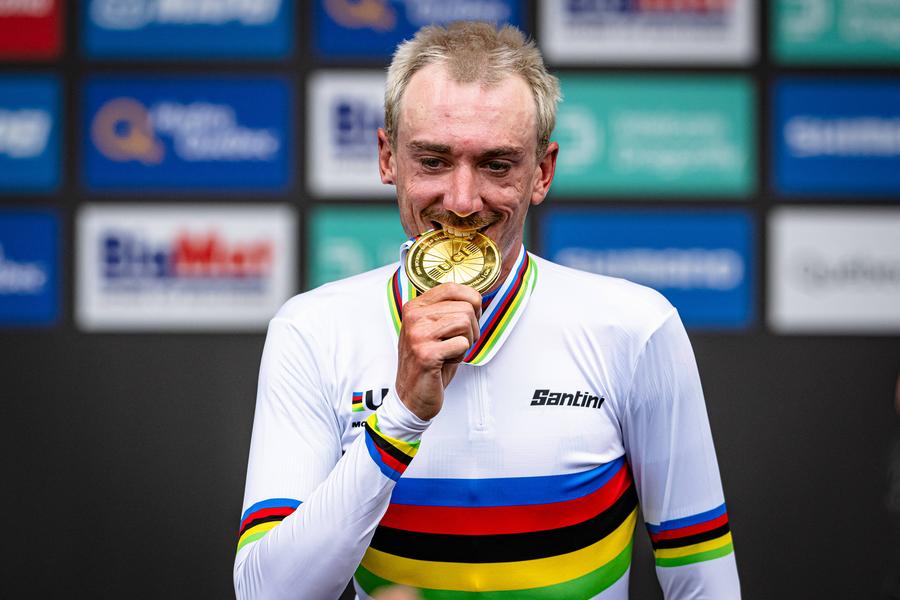 Brandon McNulty, campion mondial la ciclism/Foto: Getty Images Surpriză la Campionatele Mondiale de ciclism! De 33 de ani, de la Lance Armstrong, nu s-a mai întâmplat asta