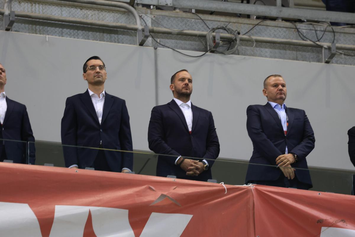 Apariții rare la România - Bosnia, meci cu porțile închise