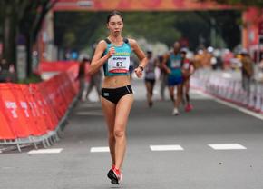 Medalie de aur retrasă la Jocurile Asiei în proba feminină de maraton-marș din cauza pantofilor necorespunzători