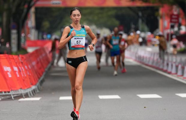 Medalie de aur retrasă la Jocurile Asiei în proba feminină de maraton-marș din cauza pantofilor necorespunzători