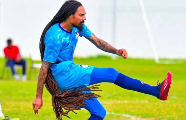 Doi jucători eliminați după ce au tras de păr același adversar » Incredibil cum s-a terminat meciul!