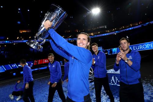 Alexander Zverev cu trofeul Laver Cup 2026 Foto: Guliver/GetttyImages
