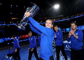 Alexander Zverev, după ce a adus victoria Echipei Europei, și-a amintit de Rafa și Roger: „Toată săptămâna, nu cred că am scos niciun cuvânt” + instrucțiuni de desfăcut o sticlă de șampanie
