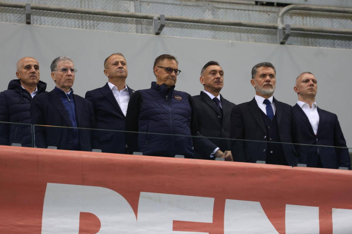 Apariții rare la România - Bosnia, meci cu porțile închise