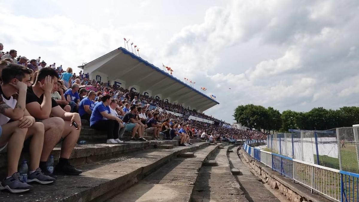 Începe demolarea vechiului stadion al Corvinului Hunedoara