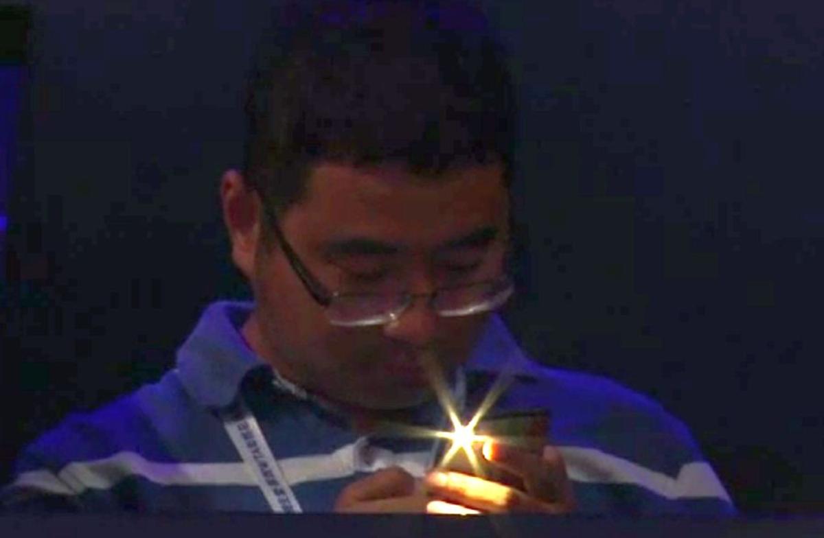 WTA FINALS SHENZEN, BIANCA ANDREESCU - SIMONA HALEP // FOTO Moment jenant pentru un spectator » Arbitrul a întrerupt meciul din cauza lui