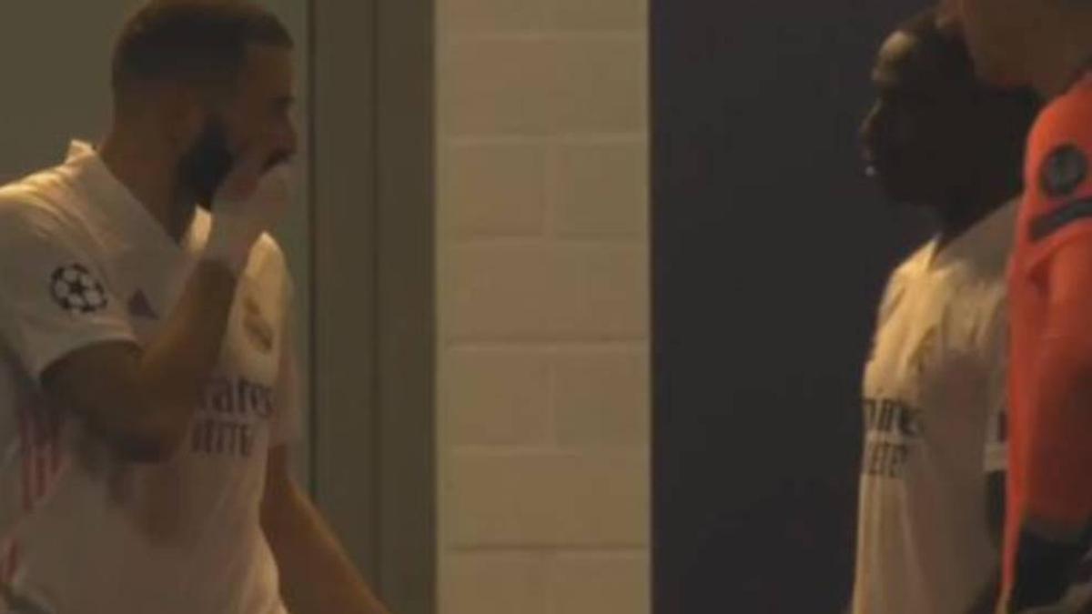 Scandal imens la Real Madrid! Benzema, pe tunel despre un coleg: „Nu-i pasă! Frate, joacă împotriva noastră, nu-i mai da mingea!”
