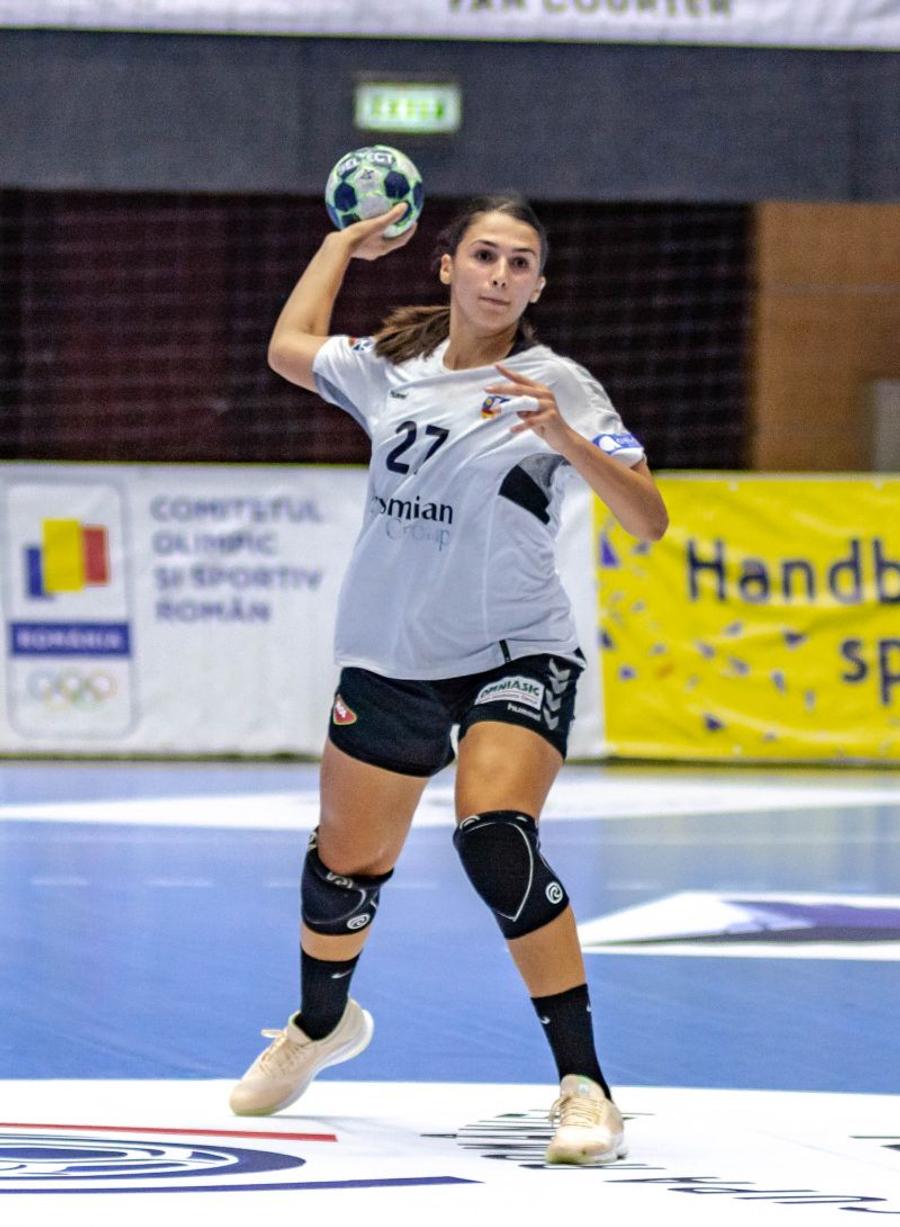 Testul Lorenei Ostase a fost neconcludent. Jucătoarea l-a repetat, dar va rata meciul cu Vâlcea FOTO Dan Potor 32 de cazuri noi de COVID-19 în Liga Florilor. 7 jucătoare din echipa națională a României au coronavirus!