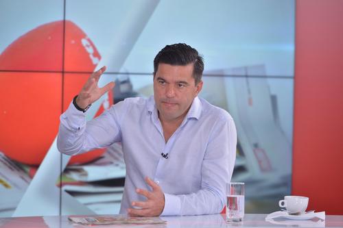 Antrenorul lui Dinamo a vorbit pe larg despre relația pe care o are cu investitorii spanioli și despre modul în care a a fost convins să revină în Liga 1.