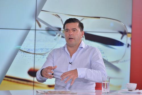 Cosmin Contra (44 de ani) e îngrijorat de situația de la Dinamo. Invitat la emisiunea „Prietenii lui Ovidiu”, antrenorul „câinilor” spune că deocamdată nu a încasat niciun ban de la instalare.