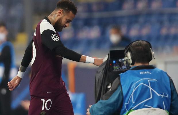Alertă la PSG! Neymar, schimbat în prima repriză a meciului cu Bașakșehir în urma unei accidentări