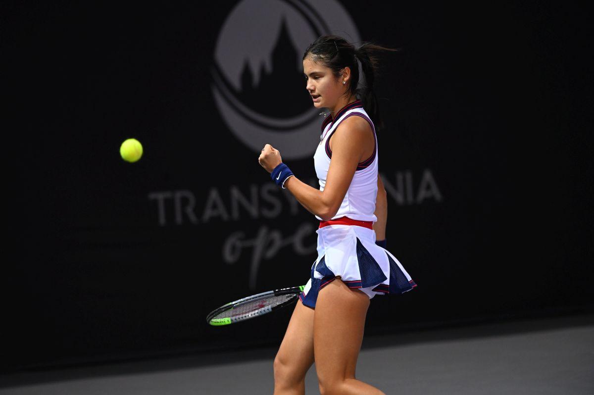Emma Răducanu e în sferturi la Transylvania Open » Victorie în două seturi cu Ana Bogdan + Irina Bara, eliminată