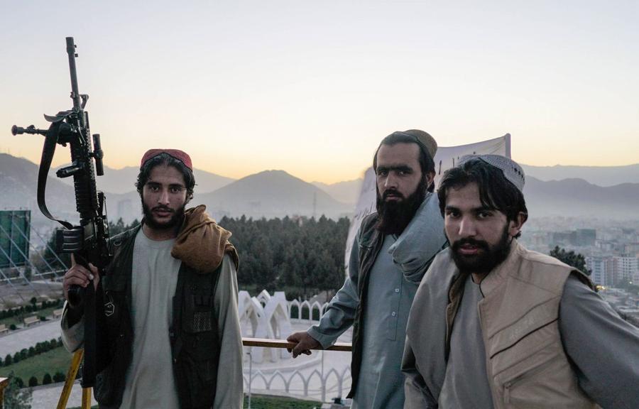 Luptători talibani, foto: Imago Uimitoarea evadare a ciclistelor din Afganistan » „O plimbare pe bicicletă putea să-ți aducă moartea”