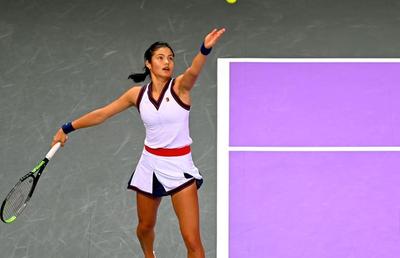 Emma Răducanu e în sferturi la Transylvania Open » Victorie în două seturi cu Ana Bogdan + Irina Bara, eliminată