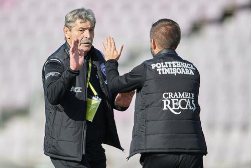 Ultimul meci din „optimile” Cupei României, Poli Timișoara - Rapid, s-a încheiat cu victoria surprinzătoare a gazdelor, scor 2-0. Nicolae Croitoru, antrenorul lui Poli, răsuflă ușurat după succesul contra giuleștenilor.