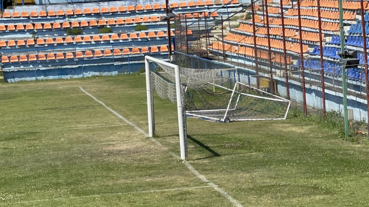 Fără fotbal şi blocat de procese » Imagini dezolante cu stadionul din Târgu Mureș