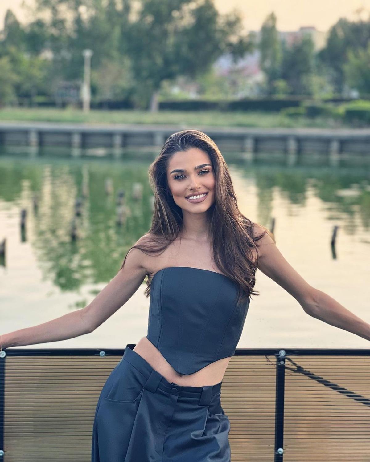 Cântăreața Theo Rose, melodie specială pentru „tricolori” înainte de meciul României: „Două fire, două paie, luați Belgia la bătaie!”