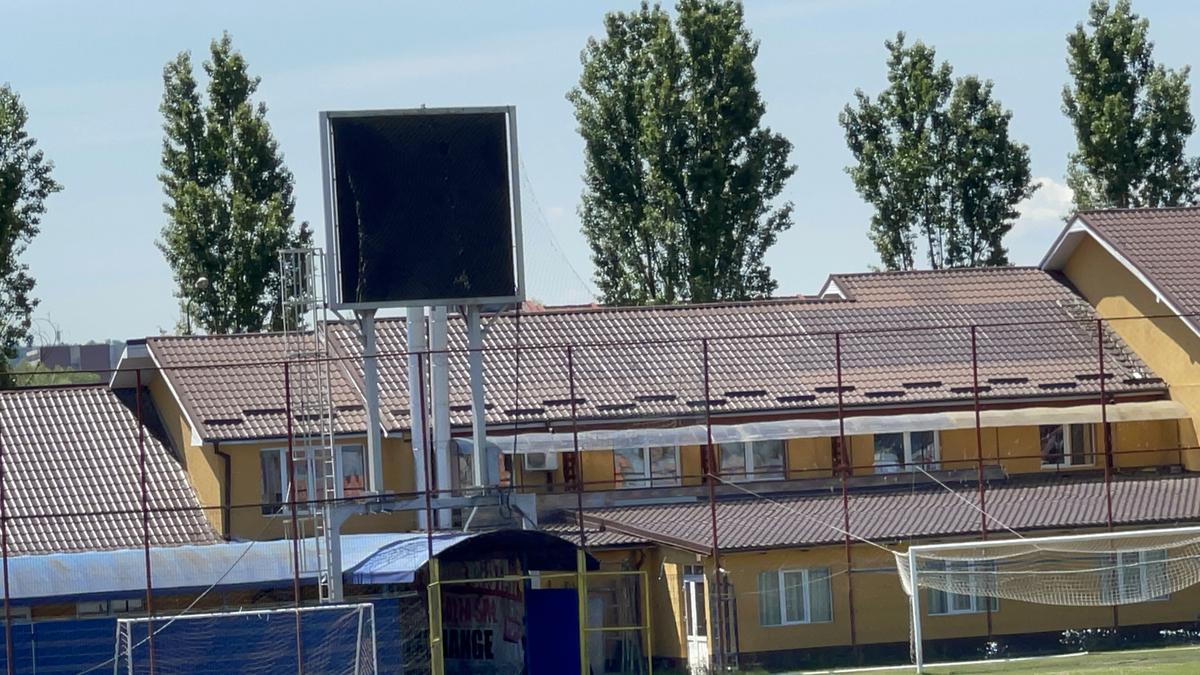 Fără fotbal şi blocat de procese » Imagini dezolante cu stadionul din Târgu Mureș