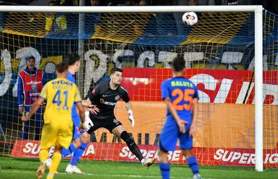 Becali vrea să îl scoată pe Târnovanu din echipă: „Se uita la minge, ăla nu era gol de luat!”