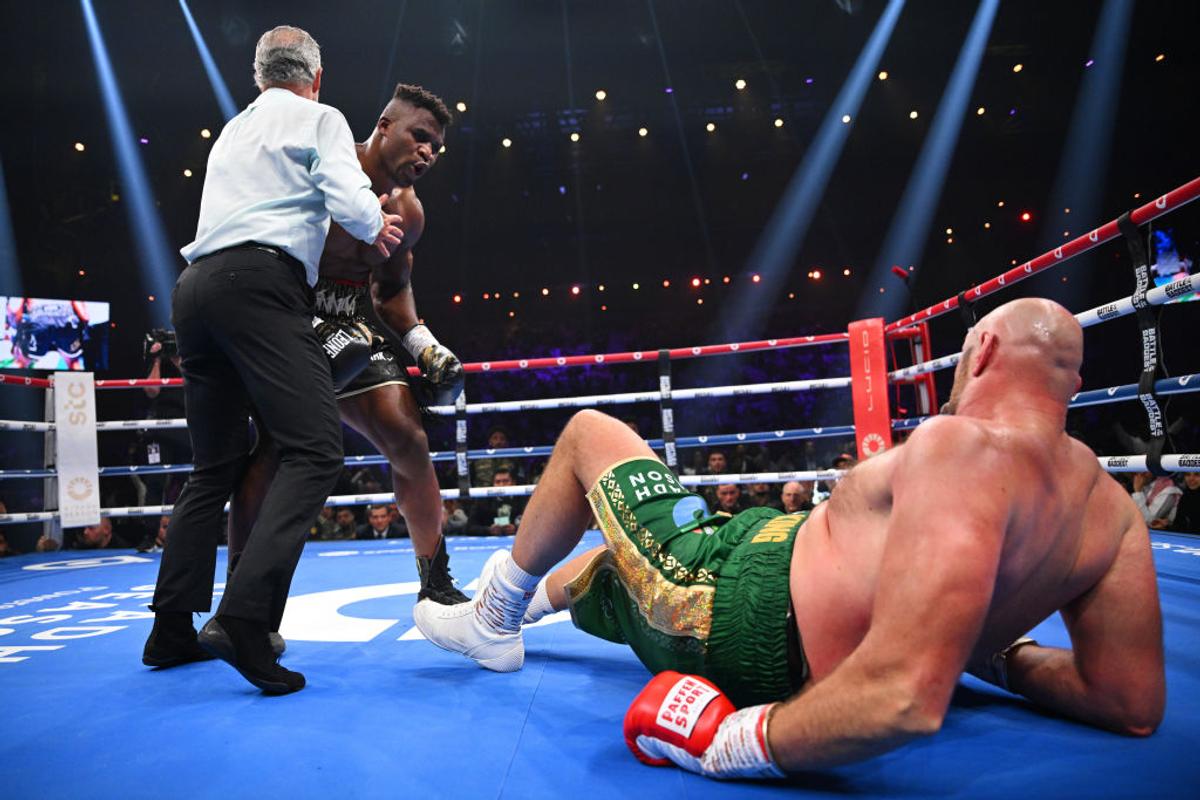 Aproape de un ȘOC istoric! Ngannou l-a trimis la podea pe Tyson Fury, dar a pierdut meciul! Decizie controversată a arbitrilor