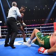 Aproape de un ȘOC istoric! Ngannou l-a trimis la podea pe Tyson Fury, dar a pierdut meciul! Decizie controversată a arbitrilor. Foto: Guliver/GettyImages