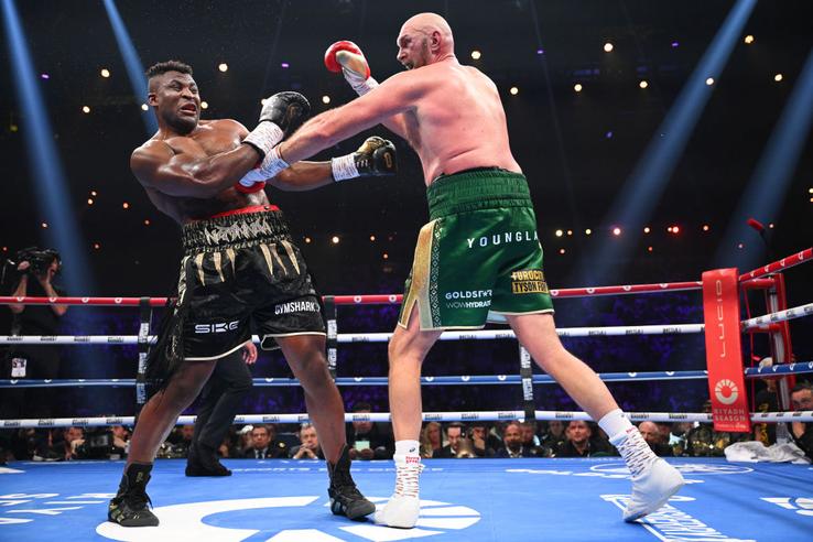 Aproape de un ȘOC istoric! Ngannou l-a trimis la podea pe Tyson Fury, dar a pierdut meciul! Decizie controversată a arbitrilor. Foto: Guliver/GettyImages