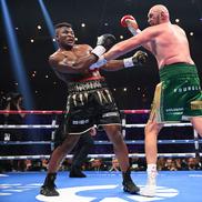 Aproape de un ȘOC istoric! Ngannou l-a trimis la podea pe Tyson Fury, dar a pierdut meciul! Decizie controversată a arbitrilor. Foto: Guliver/GettyImages