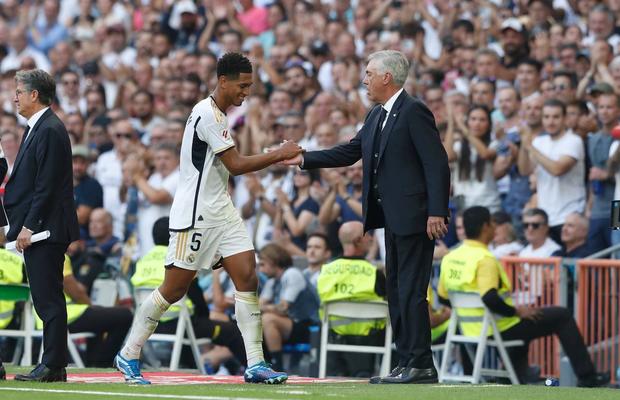 Carlo Ancelotti, încântat de Jude Bellingham după „dubla” reușită în El Clasico: „Arată ca un veteran, și noi suntem surprinși de prestațiile lui”