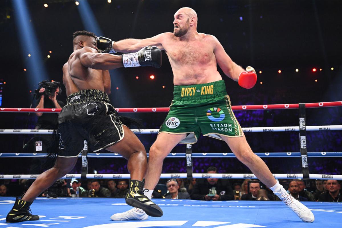 Aproape de un ȘOC istoric! Ngannou l-a trimis la podea pe Tyson Fury, dar a pierdut meciul! Decizie controversată a arbitrilor