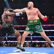Aproape de un ȘOC istoric! Ngannou l-a trimis la podea pe Tyson Fury, dar a pierdut meciul! Decizie controversată a arbitrilor. Foto: Guliver/GettyImages