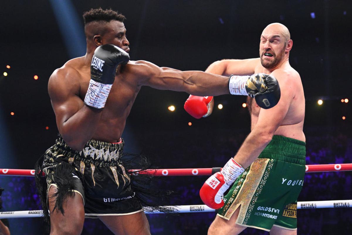 Aproape de un ȘOC istoric! Ngannou l-a trimis la podea pe Tyson Fury, dar a pierdut meciul! Decizie controversată a arbitrilor