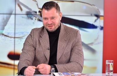 Marius Niculae, repostare ironică: „Dacă își ia echipamentul pe el, e peste Abdallah și Ghezali împreună :D”