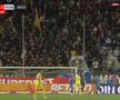 Șocant: bătaie cu scaune, steaguri și jandarm rănit în Petrolul - FCSB!