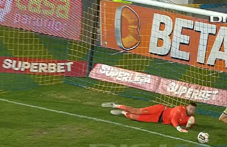 Ce nu s-a văzut la TV la Petrolul - FCSB: 10 detalii » Ce a făcut Rotariu când a fost înlocuit
