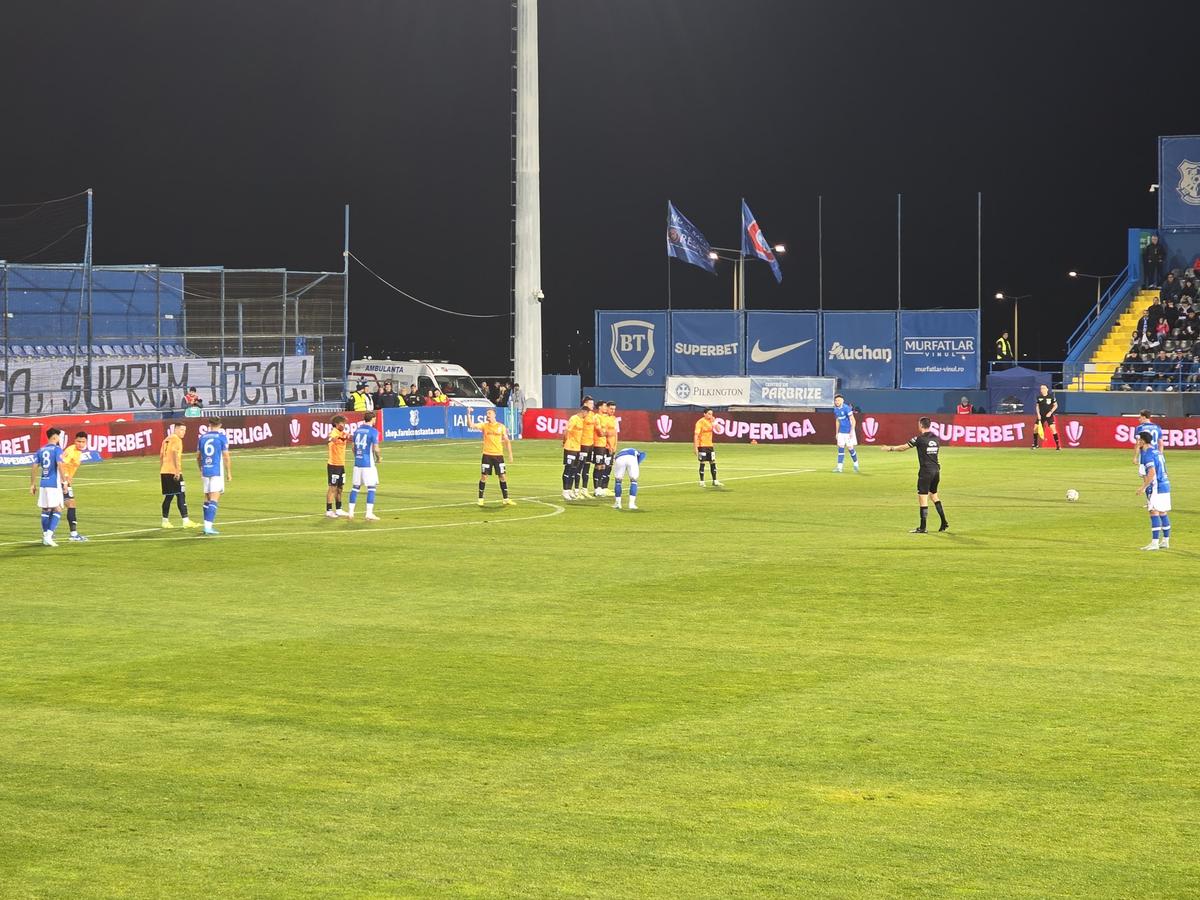 Farul - Universitatea Craiova, în imagini