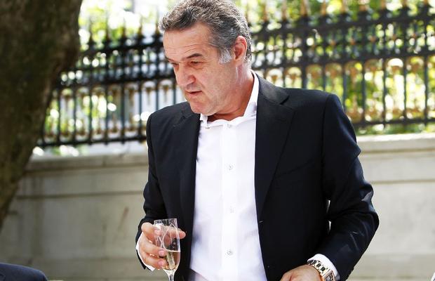 „M-a sunat Gigi într-o seară...” » S-a aflat după 16 ani! Cum l-a transferat Becali pe viitorul titular al naționalei, deși un colos european intrase pe fir
