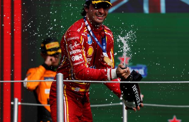 Carlos Sainz după cursa plină de evenimente din Mexic: „Pe Max ori îl depășești decisiv și agresiv, ori nu cred că îl depășești vreodată”