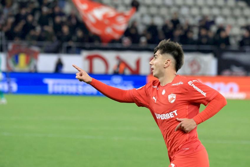 Alex Musi, în CS Dinamo - Dinamo. FOTO: Ionuț Iordache (GSP.ro)
