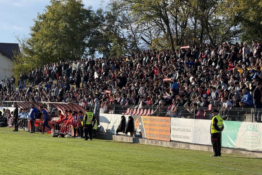 Imagine de pe stadionul din Liești, în timpul meciului cu Oțelul Grupe Cupa României Betano: primă etapă spectaculoasă, cu 40 de goluri » Toate rezultatele + clasamente