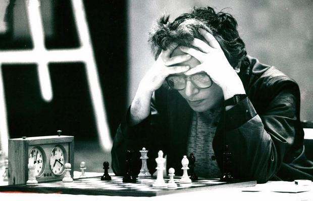 Lumea șahului, omagiu adus marelui maestru român. Egalul lui Kasparov și Karpov a încetat din viață la 78 de ani
